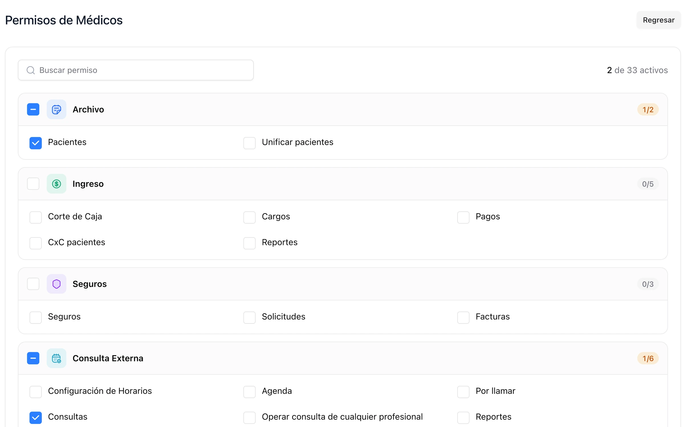 Pantalla de permisos de un rol con módulos de archivo, ingreso, seguros, consulta externa e inventario